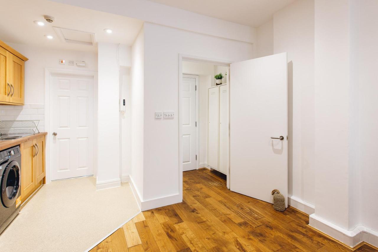 2 Bedroom Apartment Right On Trafalgar Square London Exterior photo